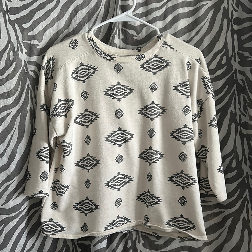 Long Cut-off sweatshirt with pattern print